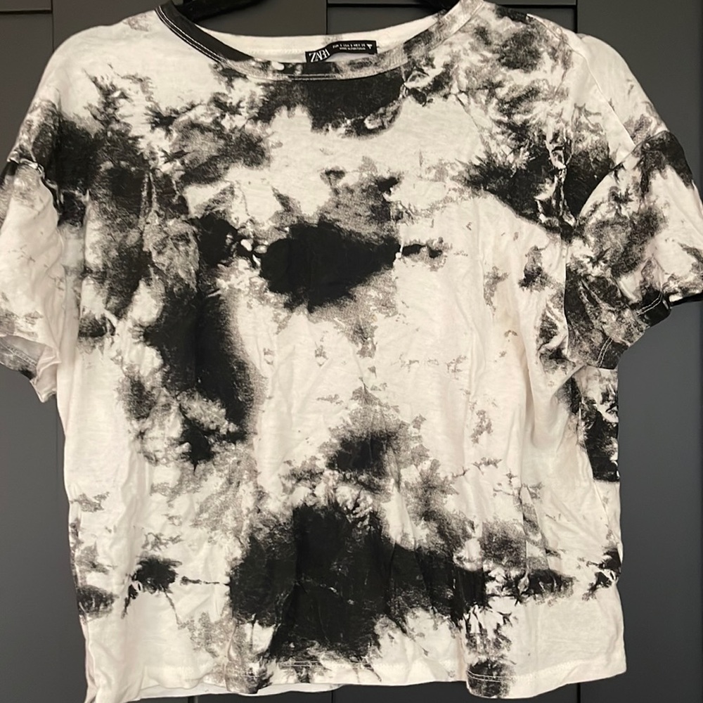 Zara back and white T shirt size small